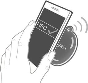 Прикладываем телефон к метке NFC