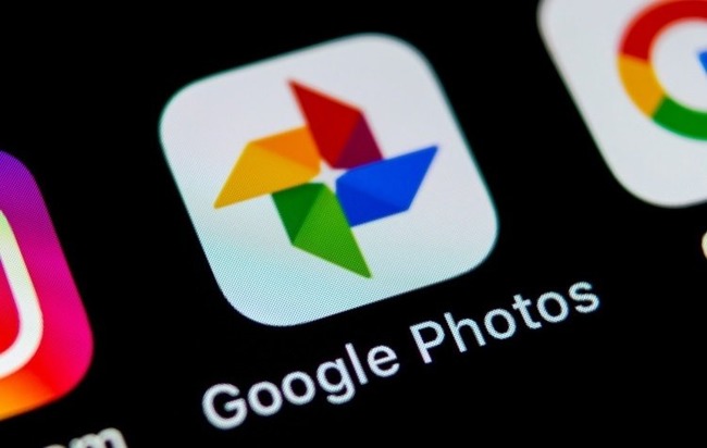 GooglePhotos в списке приложений на смартфоне