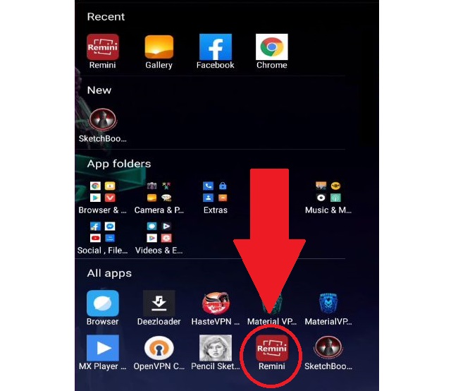 Иконка Remini на экране смартфона