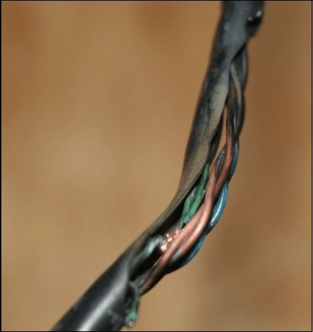 Повреждённый кабель